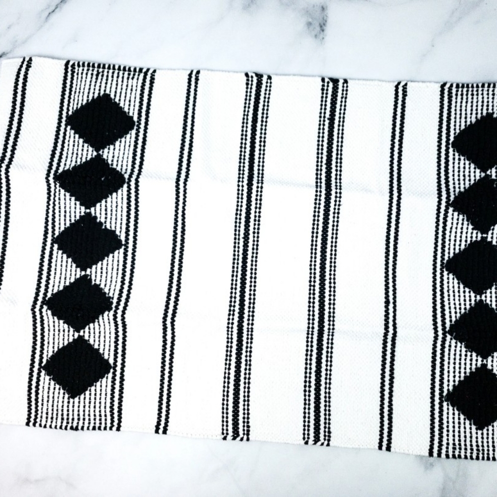 Caravan Diamond India Woven Rug 100% Cotton 21"x34" Black & White NEW